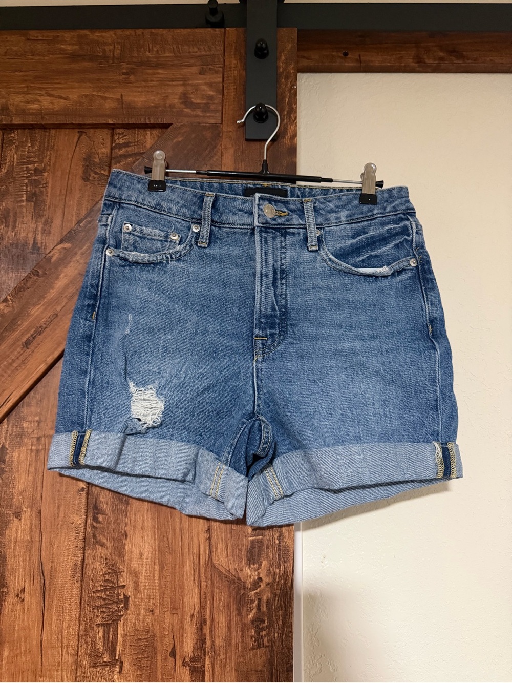Free Assembly High-Rise Distressed Women Cuff Hem Denim Shorts size 4 28” Waist